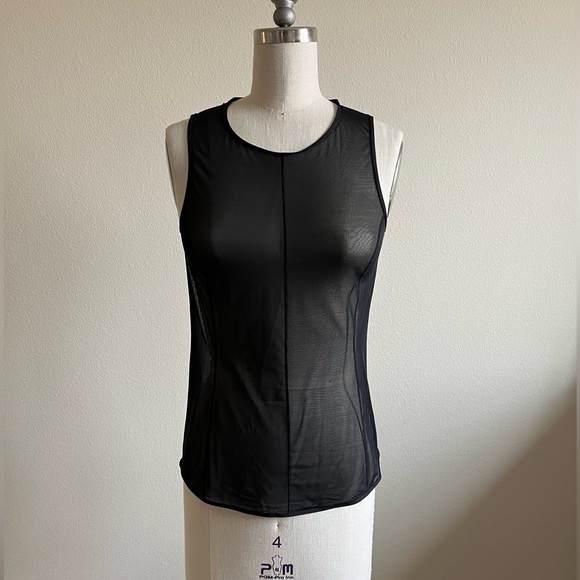 Mame Kuroguchi Uniqlo Top in Black - Picture 2 of 6